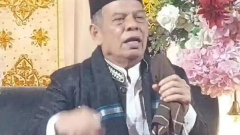 Tgk Kasem meukat ubat penceramah dalam salah satu kegiatan keagamaan. Tgk Kasem meukat ubat dilaporkan meninggal dunia di rumah sakit Tanjung Pura, Langkat, Sumut, Selasa (18/8/2026).