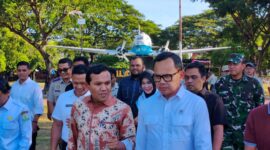 Wagub Fadhlullah bersama Wakil Menteri Dalam Negeri Bima Arya Sugiarto, Wali Kota Banda Aceh Illiza Sa’aduddin Djamal, Ketua DPRA Zulfadhli, serta berbagai unsur terkait meninjau langsung Lapangan Blang Padang, Banda Aceh, Rabu (19/8/2026) sore.