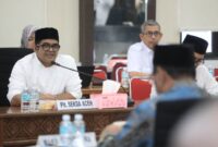 Plt Sekda Aceh, Taufik saat mengikuti rapat Badan Anggaran (Banggar) bersama DPRA di Ruang Banggar DPRA, Banda Aceh, Rabu (26/8/2026). Foto: Humas Aceh.