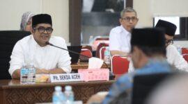 Plt Sekda Aceh, Taufik saat mengikuti rapat Badan Anggaran (Banggar) bersama DPRA di Ruang Banggar DPRA, Banda Aceh, Rabu (26/8/2026). Foto: Humas Aceh.