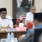 Plt Sekda Aceh, Taufik saat mengikuti rapat Badan Anggaran (Banggar) bersama DPRA di Ruang Banggar DPRA, Banda Aceh, Rabu (26/8/2026). Foto: Humas Aceh.