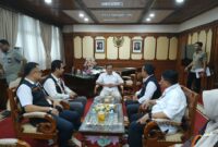 Mendukung Sensus Ekonomi 2026, Wakil Gubernur Aceh, H. Fadhlullah SE, menerima silaturahmi dan audiensi Kepala BPS Aceh, Agus Andria, SS.T, M.Si, beserta jajaran, di Ruang Rapat Wakil Gubernur Aceh, Banda Aceh, Selasa, (18/8/2026).
