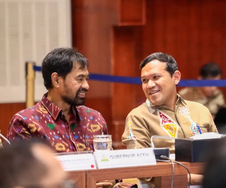 Gubernur Aceh Muzakkir Manaf dan Wagub Fadhlullah