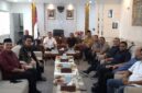Wakil Gubernur Aceh, Dek Fadh, menemui Ketua Dewan Perwakilan Rakyat Aceh (DPRA), Zulfadhli (Abang Samalanga) membahas perkembangan perubahan atau revisi Undang-Undang Pemerintahan Aceh dan Keberlanjutan Dana Otsus di ruang kerja ketua DPRA Senin (14/9/2026).