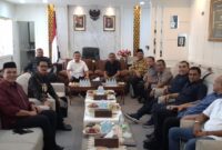Wakil Gubernur Aceh, Dek Fadh, menemui Ketua Dewan Perwakilan Rakyat Aceh (DPRA), Zulfadhli (Abang Samalanga) membahas perkembangan perubahan atau revisi Undang-Undang Pemerintahan Aceh dan Keberlanjutan Dana Otsus di ruang kerja ketua DPRA Senin (14/9/2026).