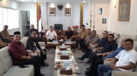 Wakil Gubernur Aceh, Dek Fadh, menemui Ketua Dewan Perwakilan Rakyat Aceh (DPRA), Zulfadhli (Abang Samalanga) membahas perkembangan perubahan atau revisi Undang-Undang Pemerintahan Aceh dan Keberlanjutan Dana Otsus di ruang kerja ketua DPRA Senin (14/9/2026).