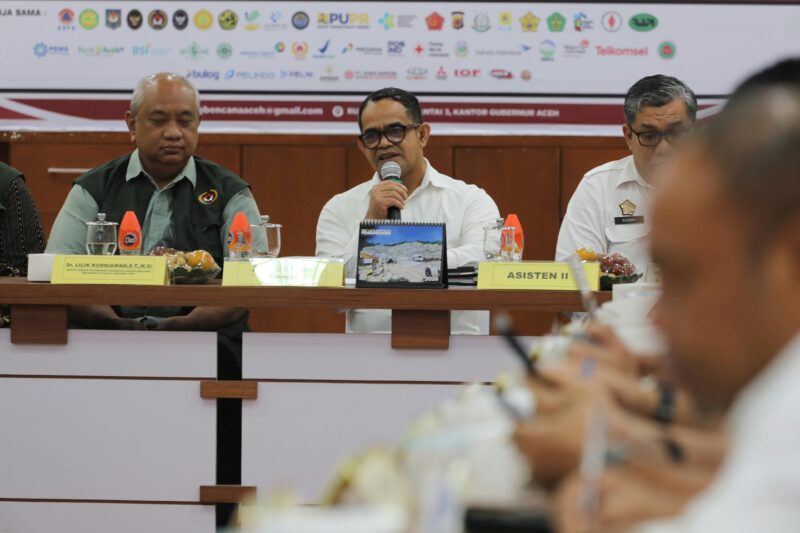 Plt. Sekda Aceh, Taufik, ST, M.Si., mengikuti kegiatan Diskusi terkait Penanganan Rehabilitasi dan Rekonstruksi Pascabencana Hidrometeorologi di Aceh yang di gelar di Ruang Potensi Daerah, Rabu (30/9/2026).