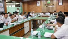 Didampingi Para Asisten dan Sekda Wagub Aceh Fadlullah (Dek Fadh), memimpin rapat pembahasan perubahan UUPA di Ruang Rapat Sekda Aceh Rapat tersebut  diikuti para Kepala SKPA terkait, Rabu (23/9/2026).