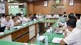Didampingi Para Asisten dan Sekda Wagub Aceh Fadlullah (Dek Fadh), memimpin rapat pembahasan perubahan UUPA di Ruang Rapat Sekda Aceh Rapat tersebut  diikuti para Kepala SKPA terkait, Rabu (23/9/2026).