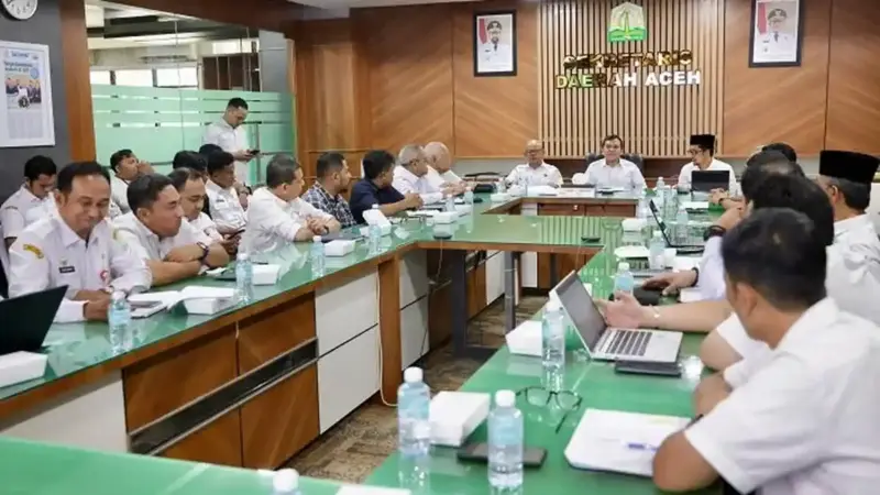 Didampingi Para Asisten dan Sekda Wagub Aceh Fadlullah (Dek Fadh), memimpin rapat pembahasan perubahan UUPA di Ruang Rapat Sekda Aceh Rapat tersebut  diikuti para Kepala SKPA terkait, Rabu (23/9/2026).