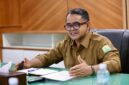 Plt. Sekretaris Daerah (Sekda) Aceh, Taufik, ST, M.Si., mengikuti entry meeting bersama Badan Pemeriksa Keuangan (BPK) RI terkait pelaksanaan pemeriksaan pendahuluan kinerja pada Pemerintah Aceh dan instansi terkait lainnya di wilayah Aceh, di Ruang Rapat Sekda Aceh, Senin (31/8/2026). Foto: Humas Aceh