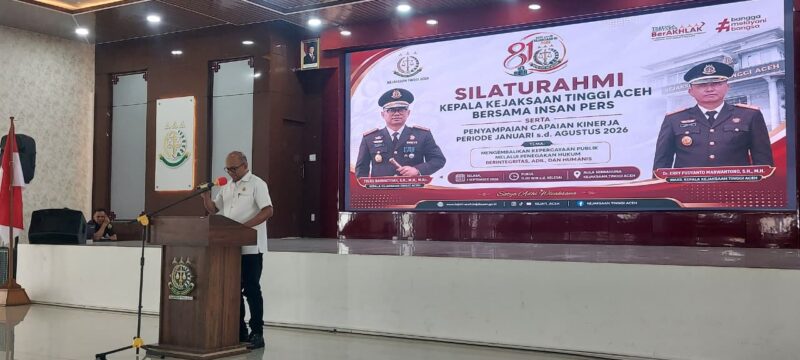 Kajati Aceh, Teuku Rahmatsyah, SH., MH., M.Kn., menyampaikan sambutan pada silaturahmi bersama wartawan dan organisasi pers di Aula Serbaguna Kejaksaan Tinggi (Kejati) Aceh Banda Aceh, Selasa, (1/9/2026)