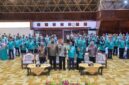 Pj Sekda Aceh, Taufik, ST, M.Si bersama istri dan seluruh kepala SKPA beserta istri masing-masing mengikuti bimtek Keluarga Berintegritas yang digelar KPK RI di Anjong Mon Mata, Kompleks Meuligoe Gubernur Aceh, Kamis (22/10/2026).