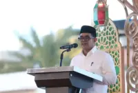 Plt Sekretaris Daerah Aceh Taufik, ST, M.Si membuka kegiatan opening ceremony Syariah Financial Fair (SYAFIF) Goes to Aceh di pelataran Masjid Raya Baiturrahman, Banda Aceh, Jumat (9/10/2026).