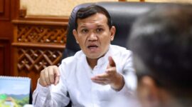 Wagub Aceh, Fadhlullah mengusulkan penyediaan alat berat untuk kabupaten/kota di daerah rawan banjir yang ia sampaikan dalam rapat berlangsung secara virtual, di Ruang Rapat Wakil Gubernur Aceh, Jumat (2/10/2026).