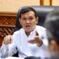 Wagub Aceh, Fadhlullah mengusulkan penyediaan alat berat untuk kabupaten/kota di daerah rawan banjir yang ia sampaikan dalam rapat berlangsung secara virtual, di Ruang Rapat Wakil Gubernur Aceh, Jumat (2/10/2026).