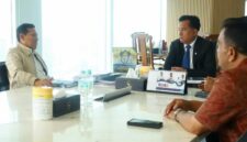 Wakil Gubernur Aceh Fadhlullah (Dek Fadh) menggelar pertemuan strategis dengan menteri koordinator bidang hukum, ham, imigrasi dan pemasyarakatan Yusril Ihza Mahendra dalam rangka memperkuat hubungan pusat dan daerah di kantor Kemenko KUMHAM Jakarta, Rabu (7/10/2026).