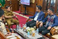 Wakil Gubernur Aceh Fadhlullah menerima urusan menteri agama  dalam sebuah pertemuan yang membahas penguatan  sinergi pemerintah.pusat dan daerah dalam pelaksanaan program nasional kemenag RI